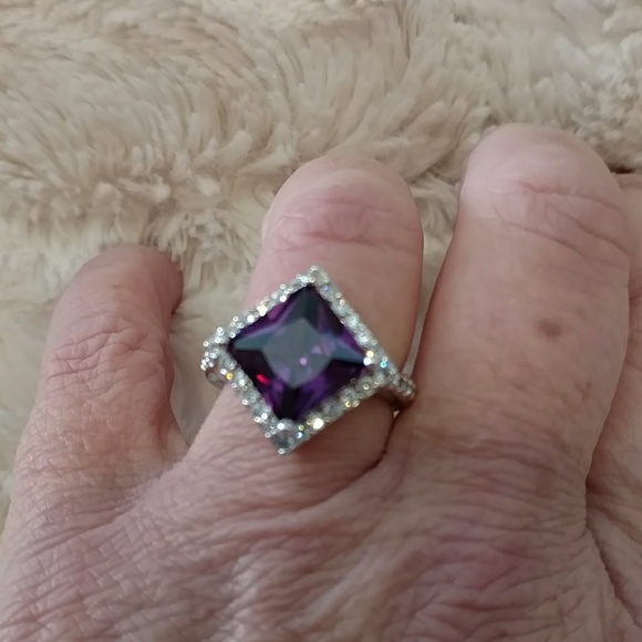 Jewelry - ❌ON HOLD! Gorgeous Amethyst And White Topaz Ring